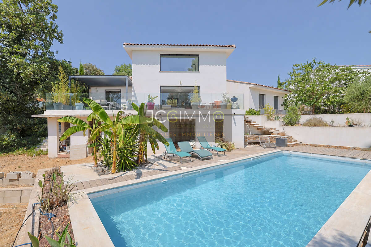 Villa contemporaine T5 de 150m2 habitables avec vue dominante, garage et piscine ! - photo 2