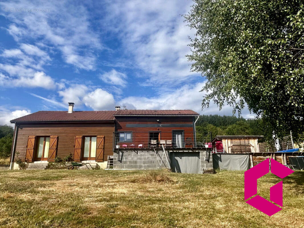 Maison à AUGEROLLES