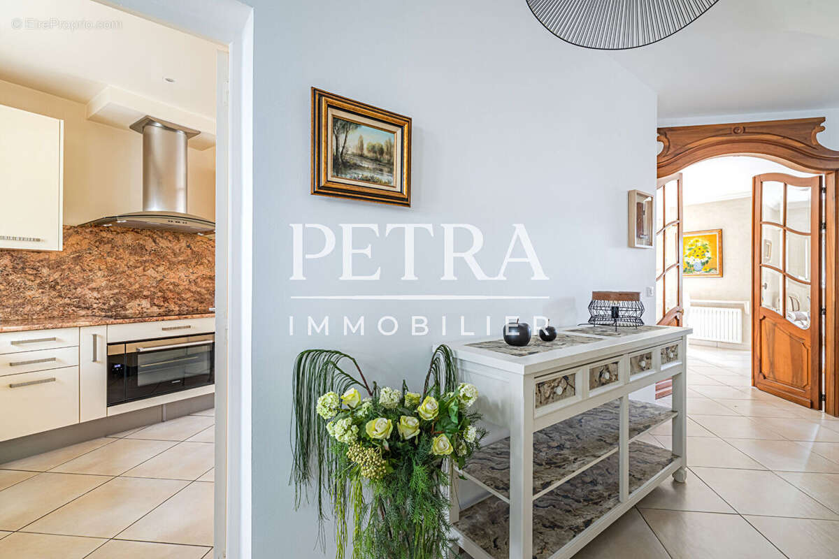 Maison à L'HAY-LES-ROSES