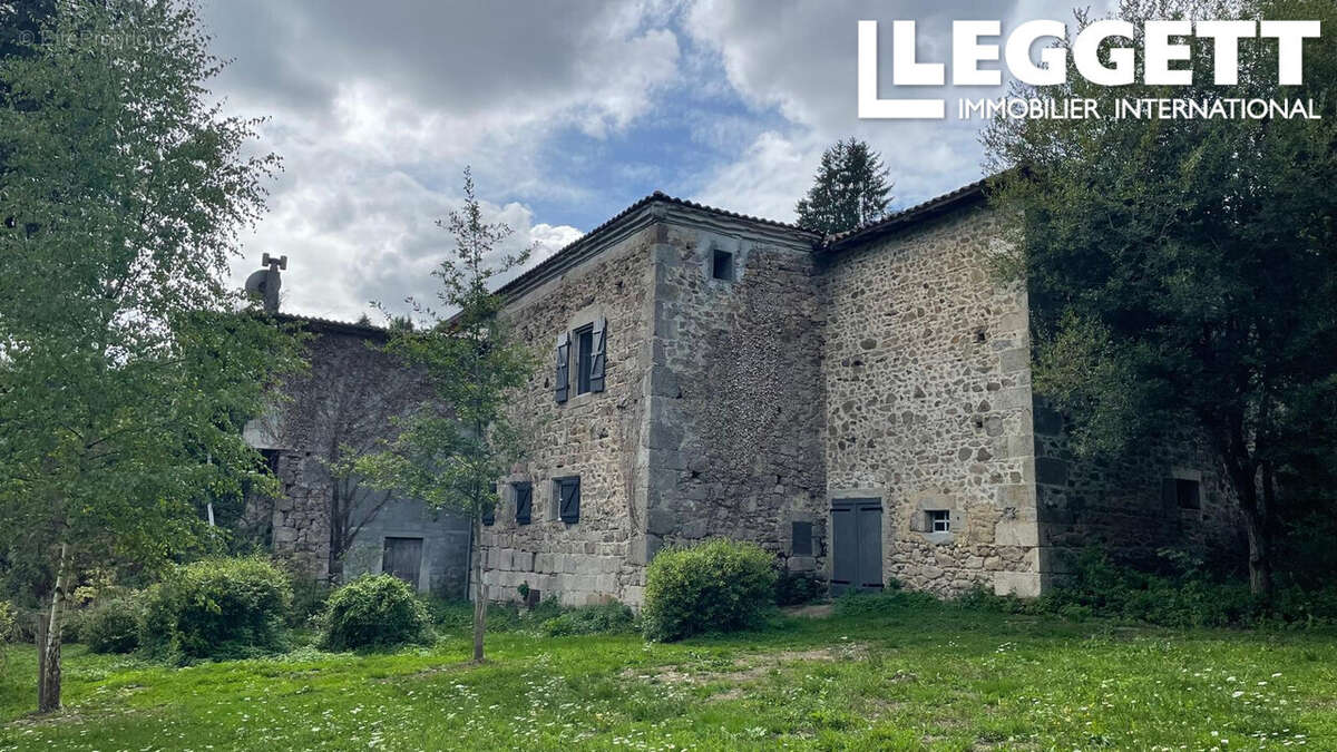 Maison à CHAMPNIERS-ET-REILHAC