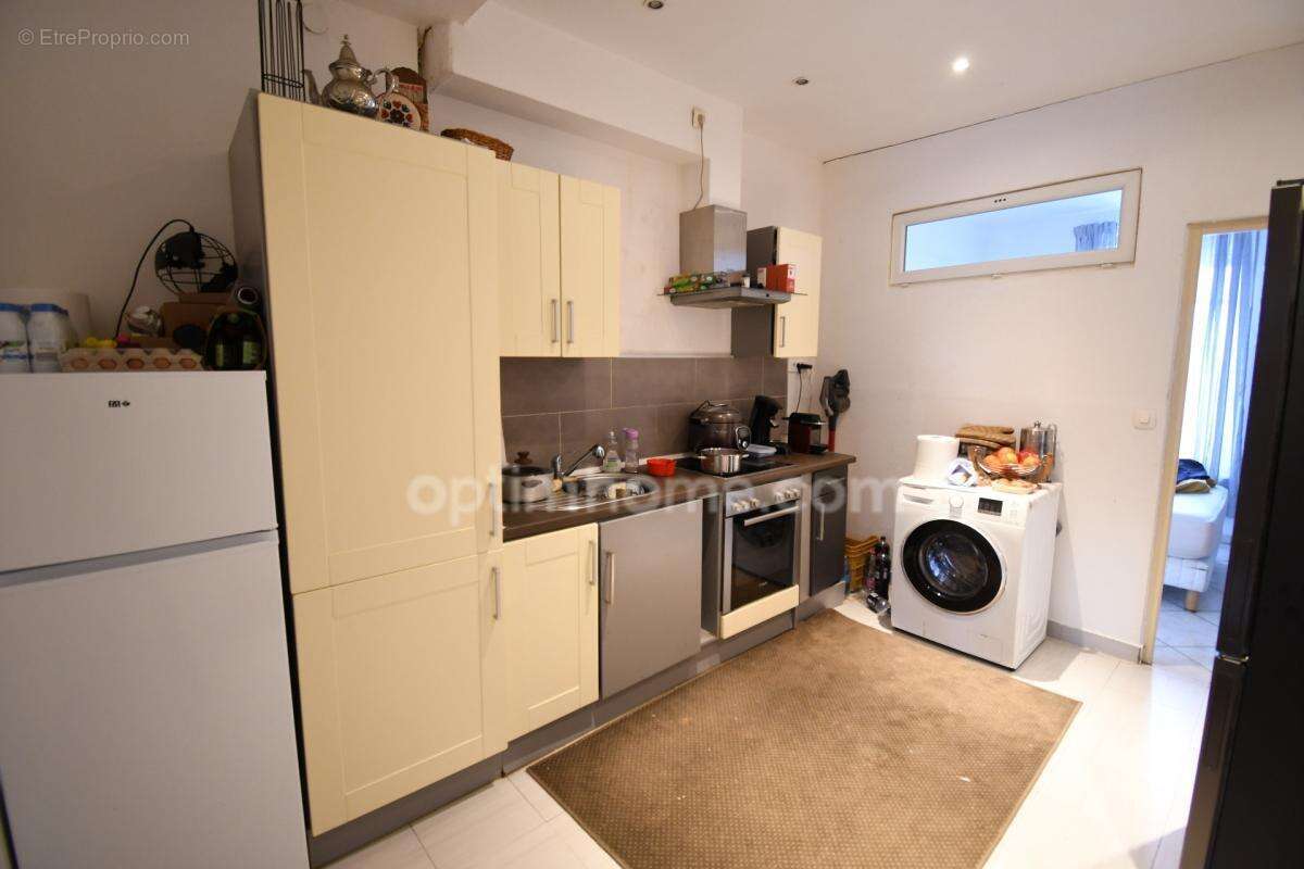 Immeuble complet - 3 appartements - places parking - photo 15