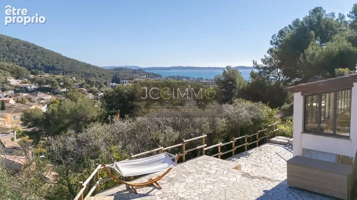 Carqueirane - villa t6 183 m2 vue mer dominante et panoramique avec studio - photo 18