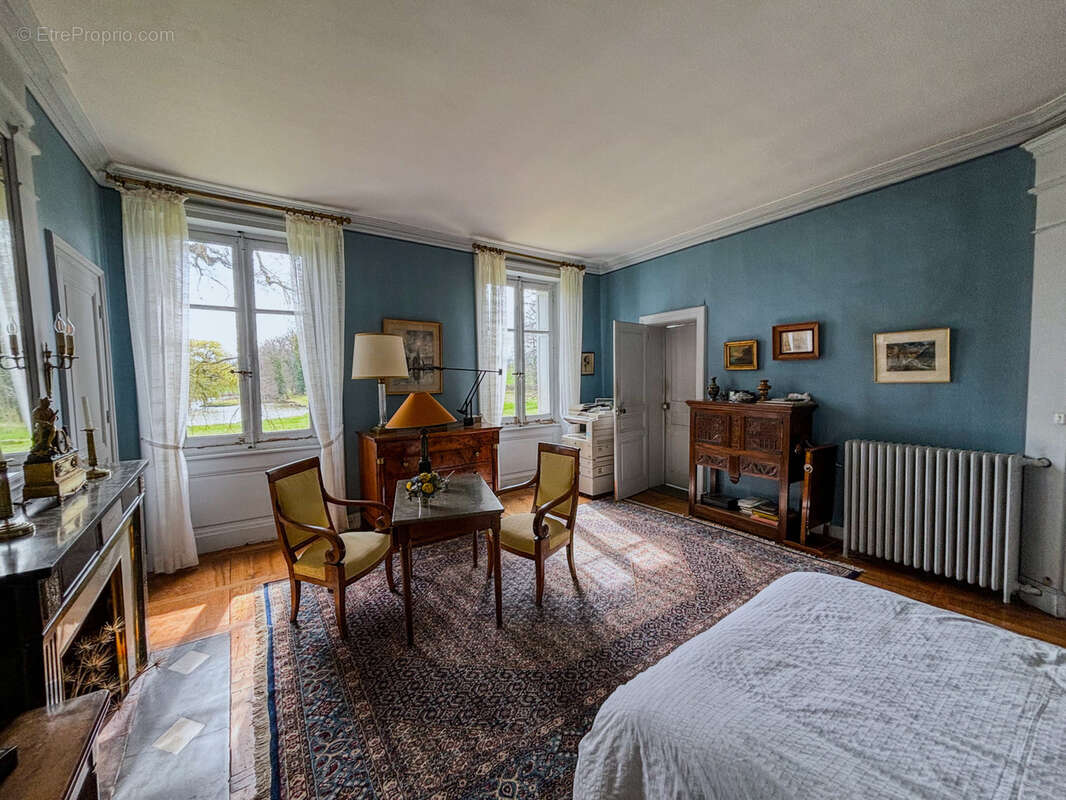 Maison à SURY-LE-COMTAL