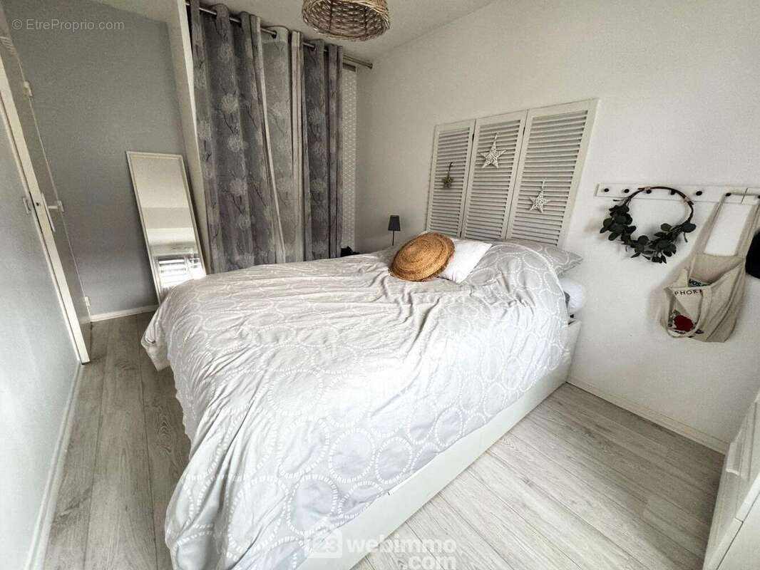 puis la seconde également avec placard - Appartement à BONDOUFLE