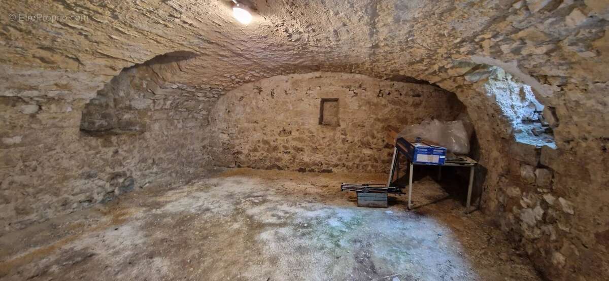 Appartement à VENEUX-LES-SABLONS