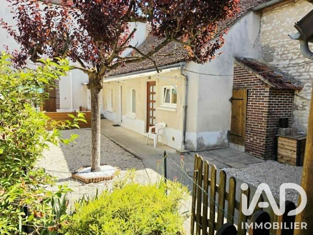 Maison 120 m² à Charmoy  - photo 3