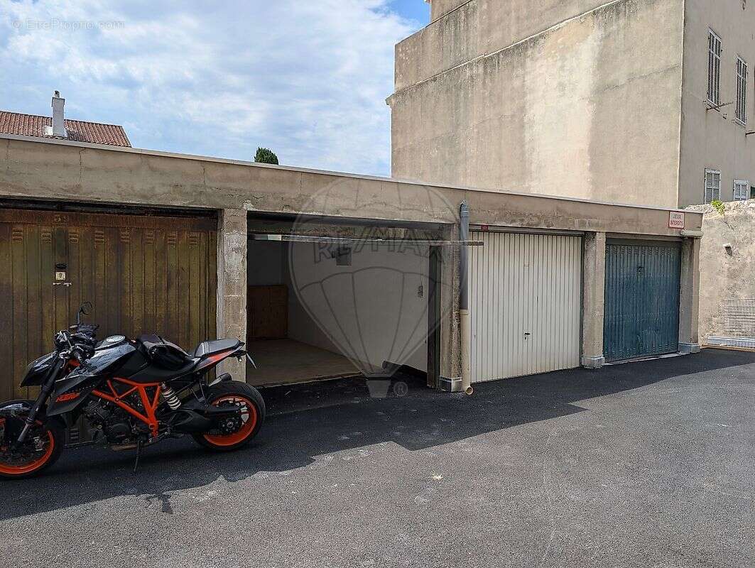 Parking à MARSEILLE-4E