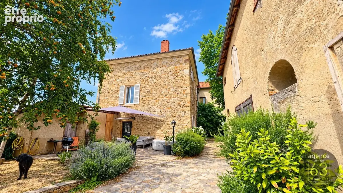 Photo Maison à Saint-Germain-Lembron au prix de 318 000€