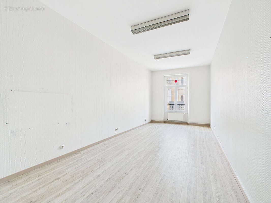 Commerce à TOURNON-SUR-RHONE