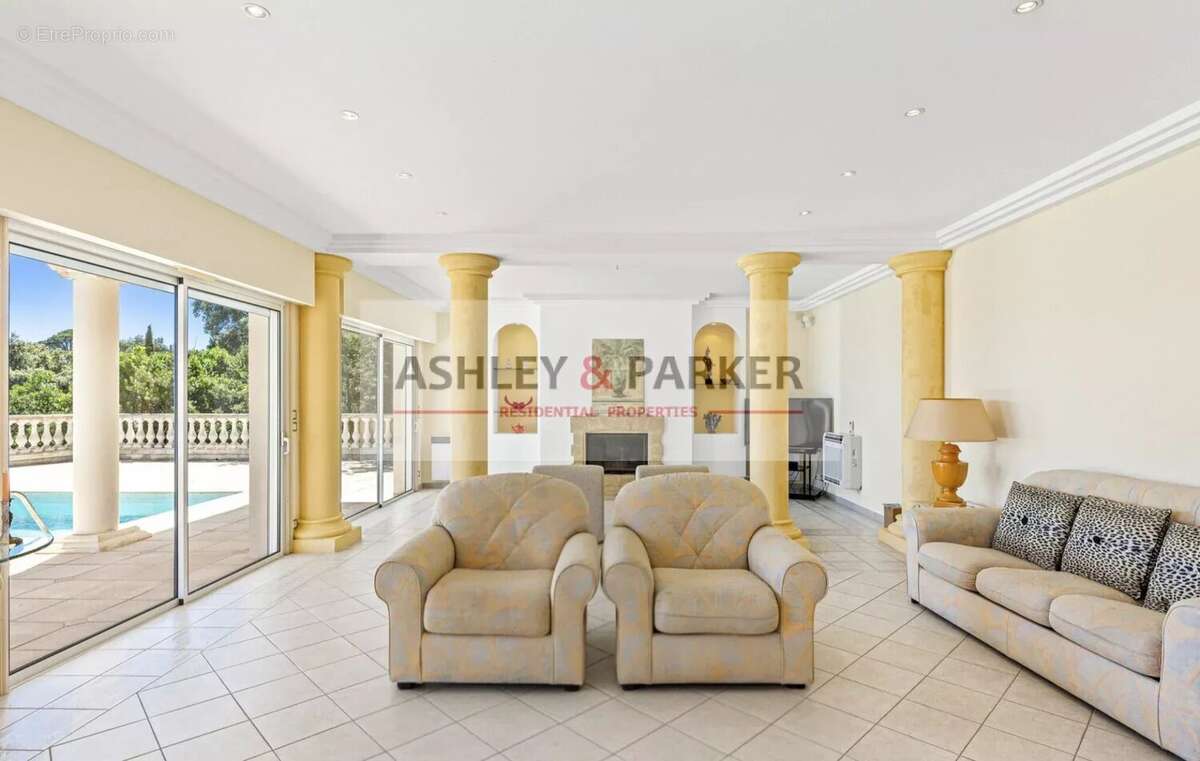 Maison à MANDELIEU-LA-NAPOULE