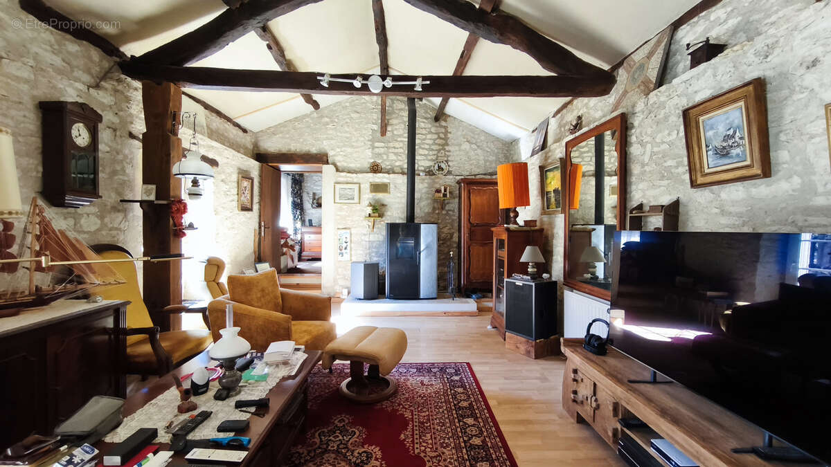 Maison à VILLESEQUE