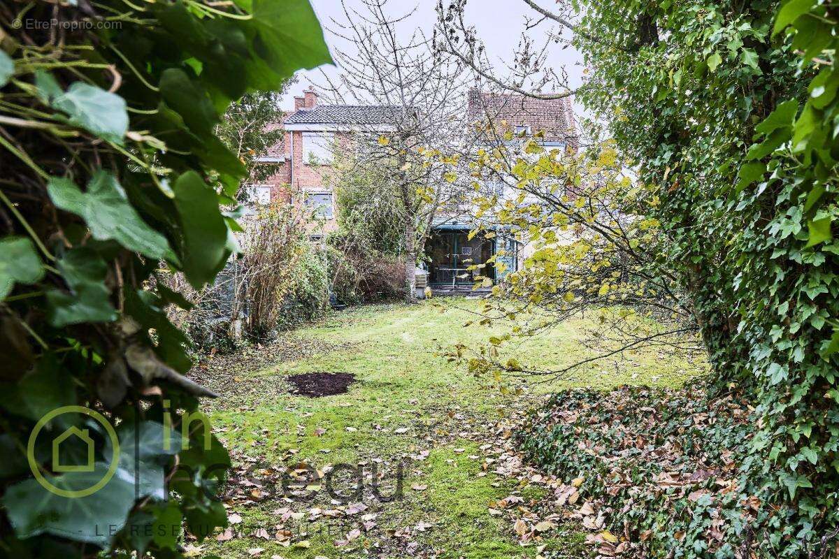 Maison à LA CHAPELLE-D&#039;ARMENTIERES