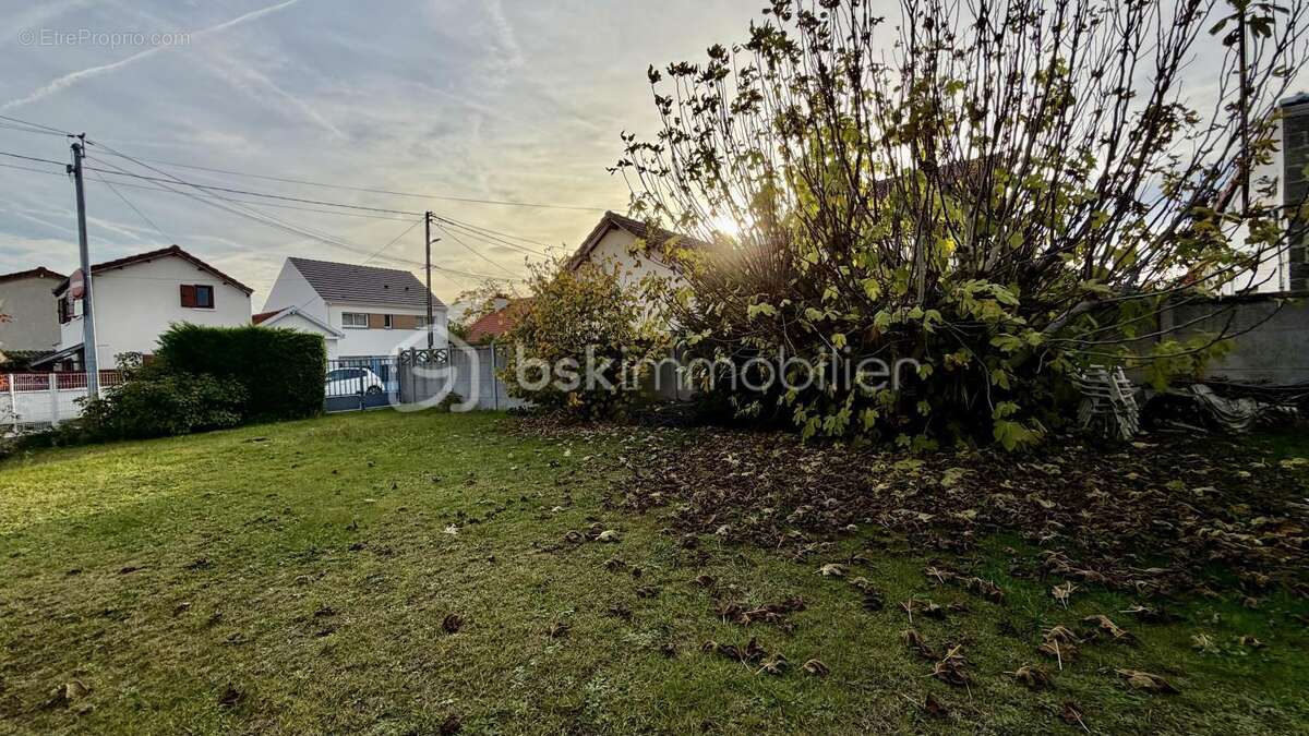 Terrain à CONFLANS-SAINTE-HONORINE