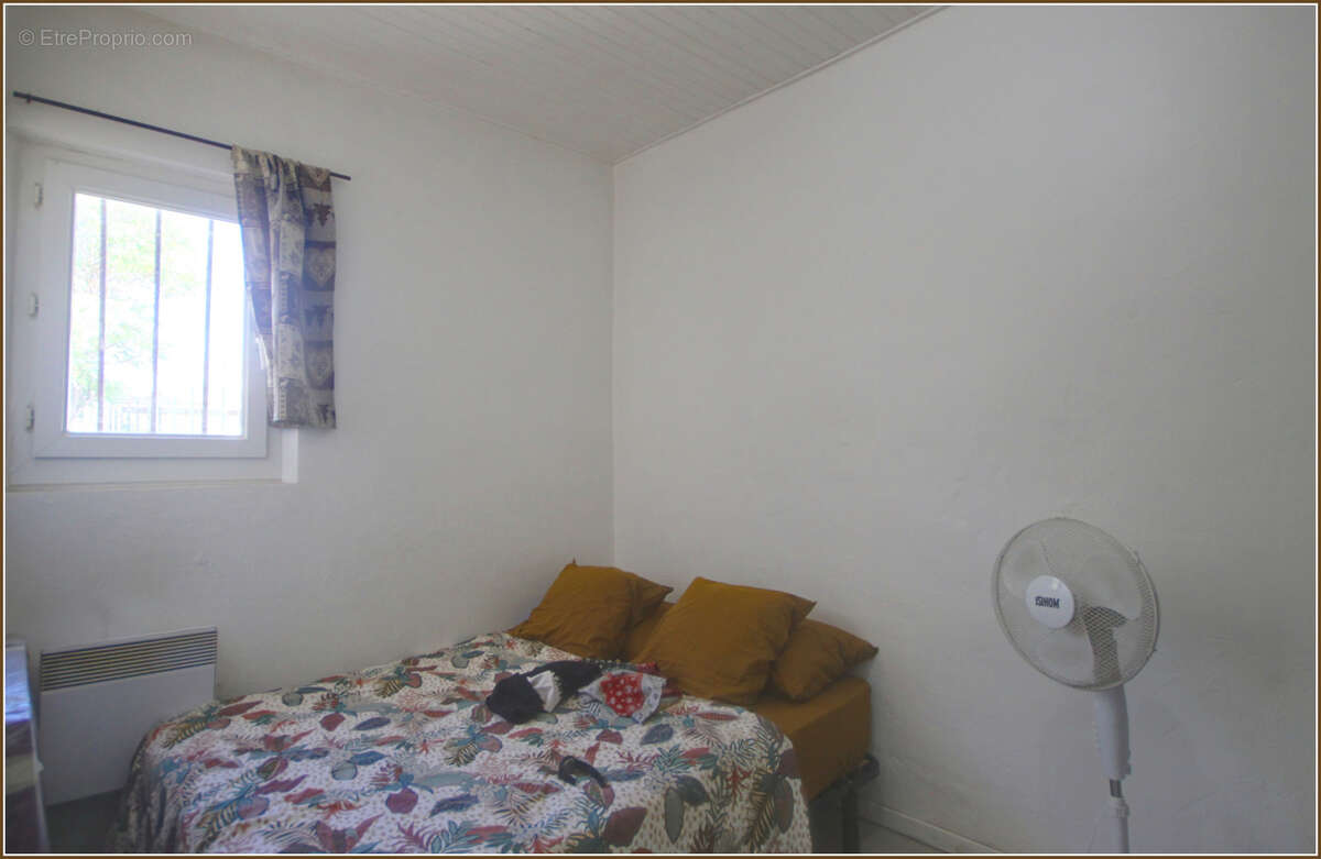 ** Possibilité vente à terme libre ** Rénové en 2020:  Immeuble 2 x T3 au calme, cour, dépendances - photo 9