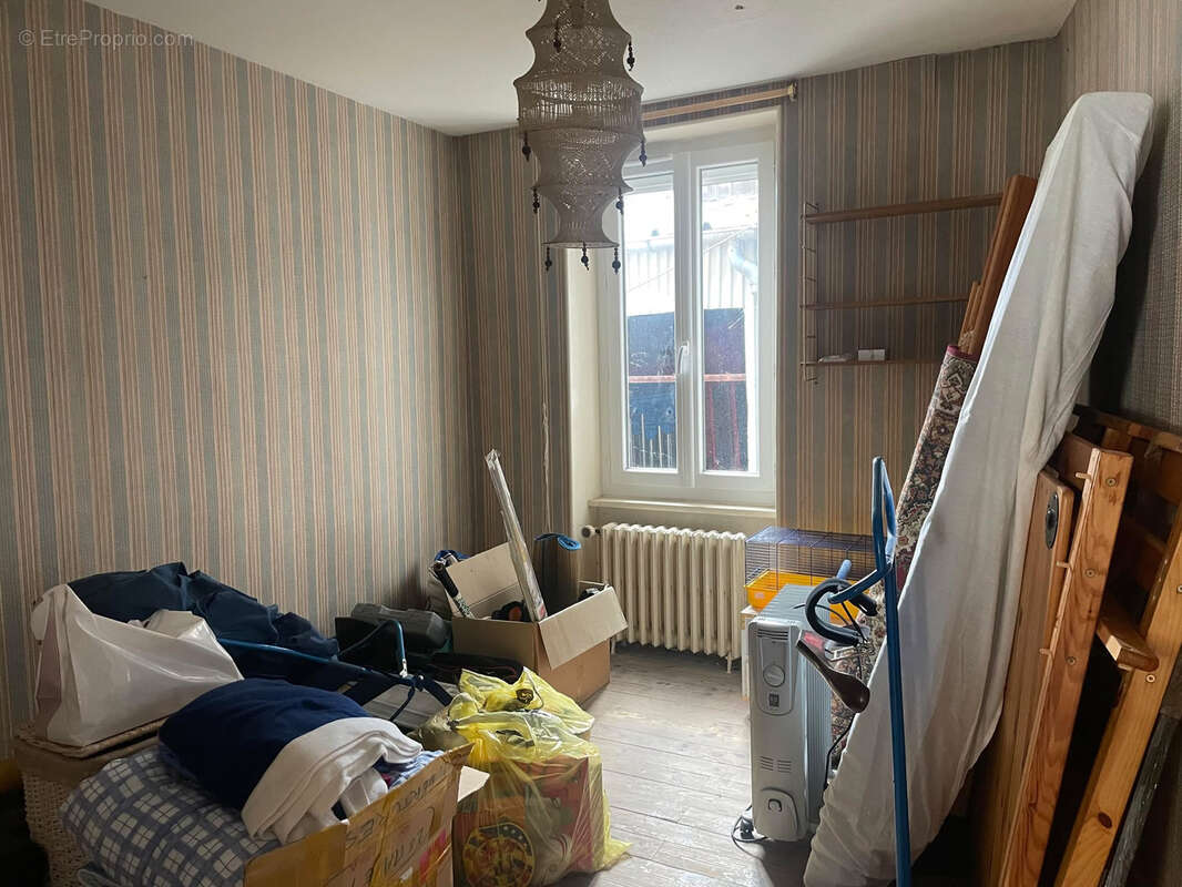 Maison à LE MAYET-DE-MONTAGNE