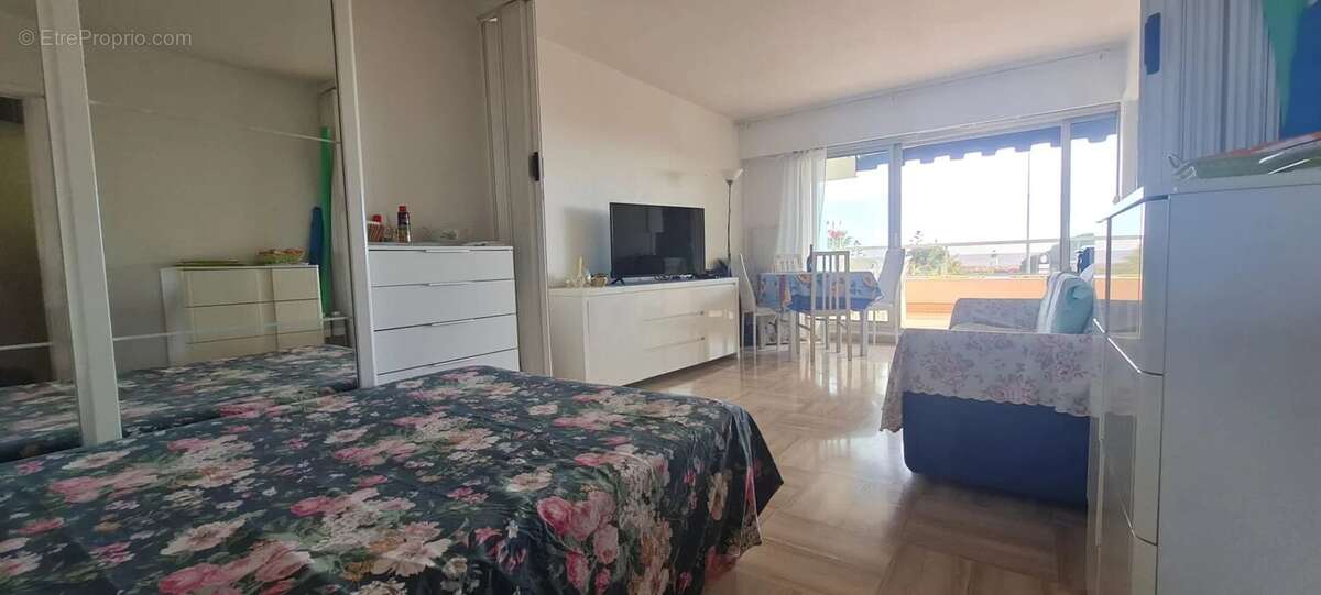 Appartement à SAINT-LAURENT-DU-VAR