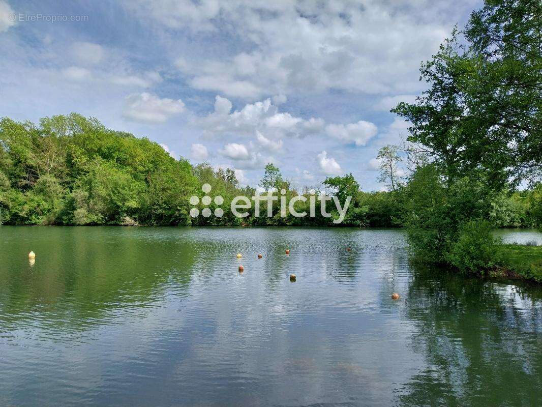 Terrain à SAINT-PIAT
