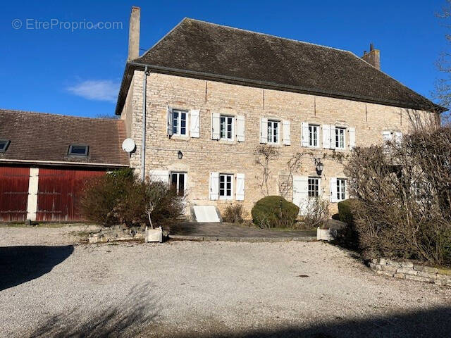 Maison à DAMEREY