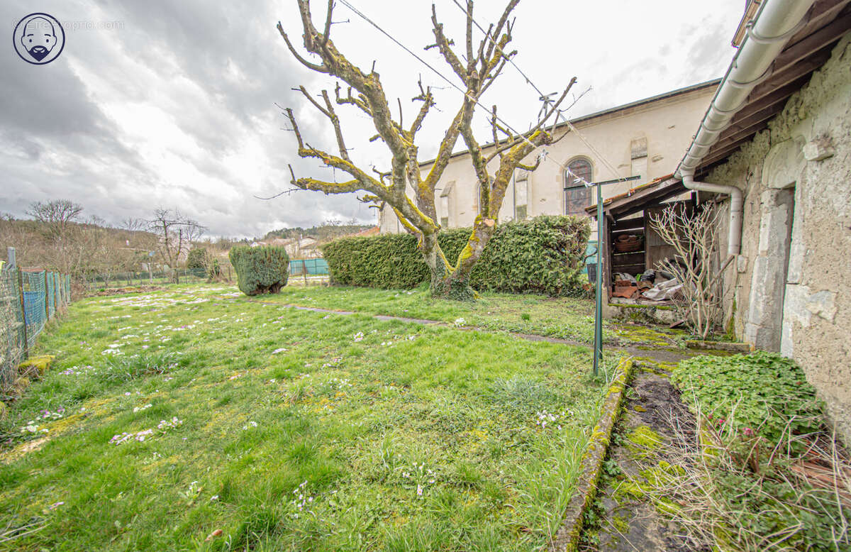 Maison à VELAINES