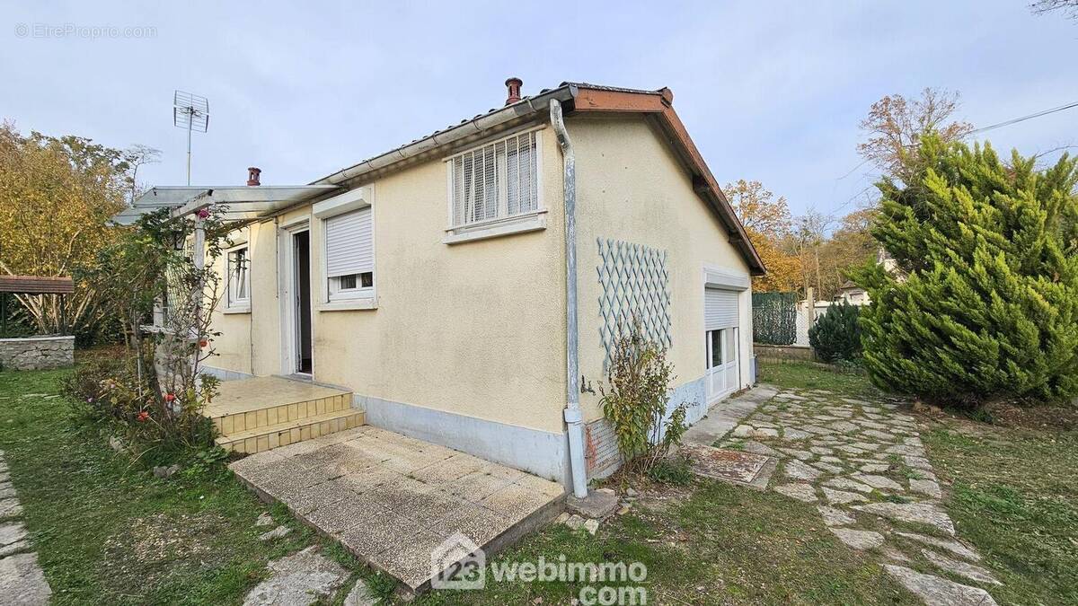 Voici cette maison de 50 m² à rénover.. - Maison à MILLY-LA-FORET
