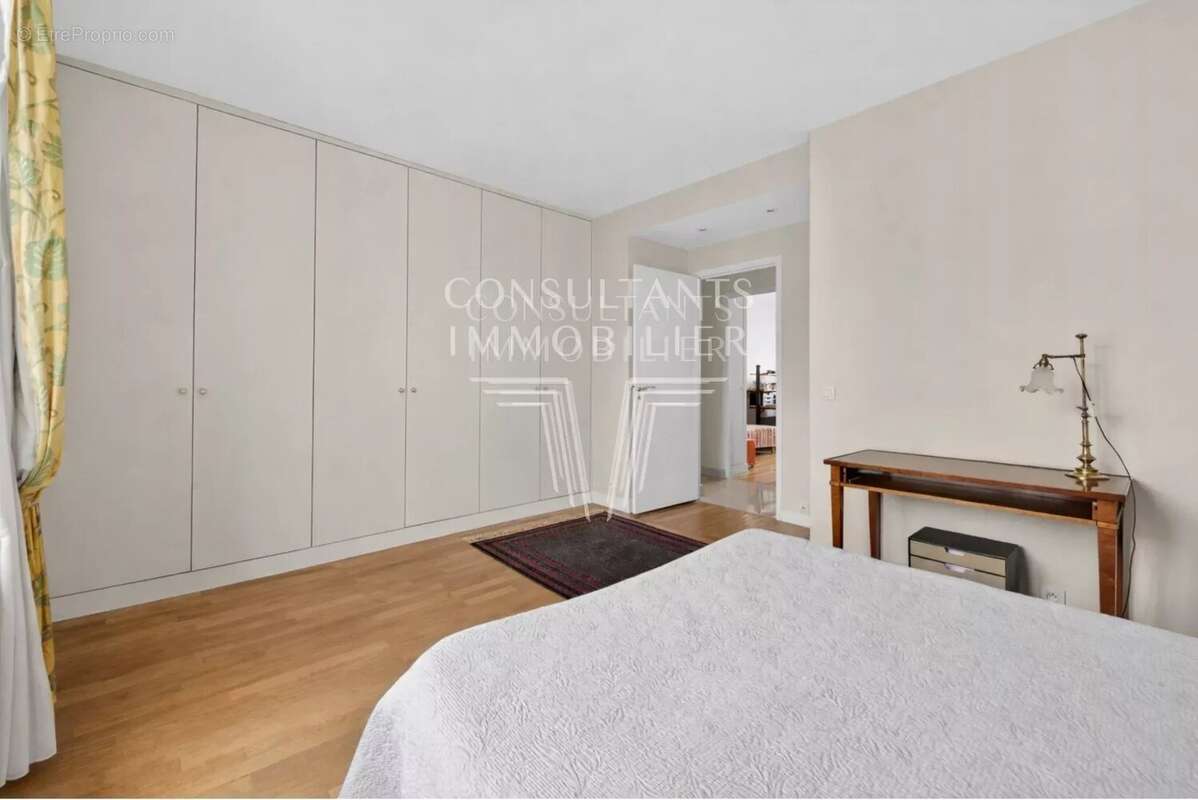 Appartement à NEUILLY-SUR-SEINE