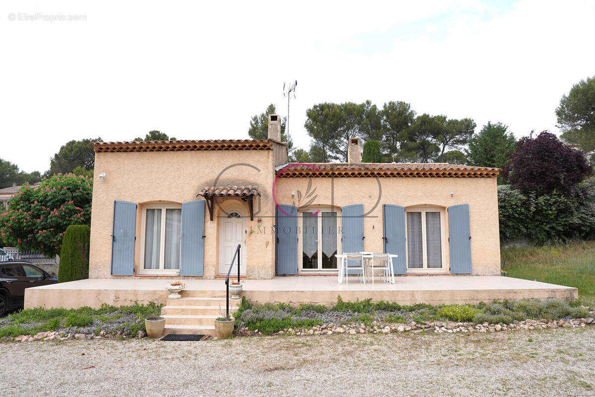 Maison à VENTABREN