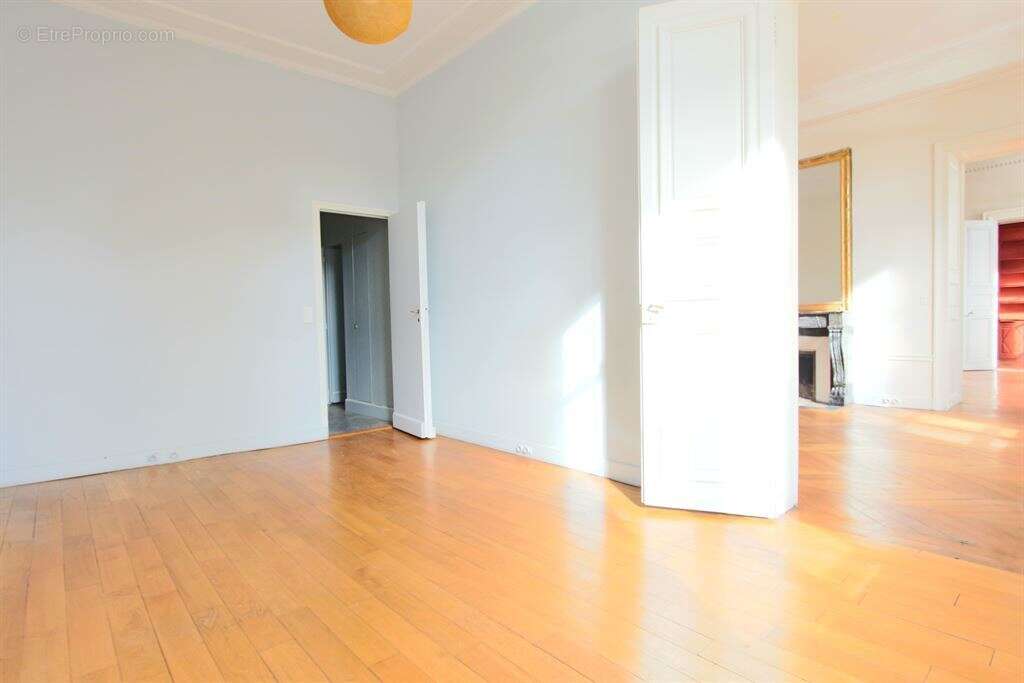Appartement à PARIS-4E