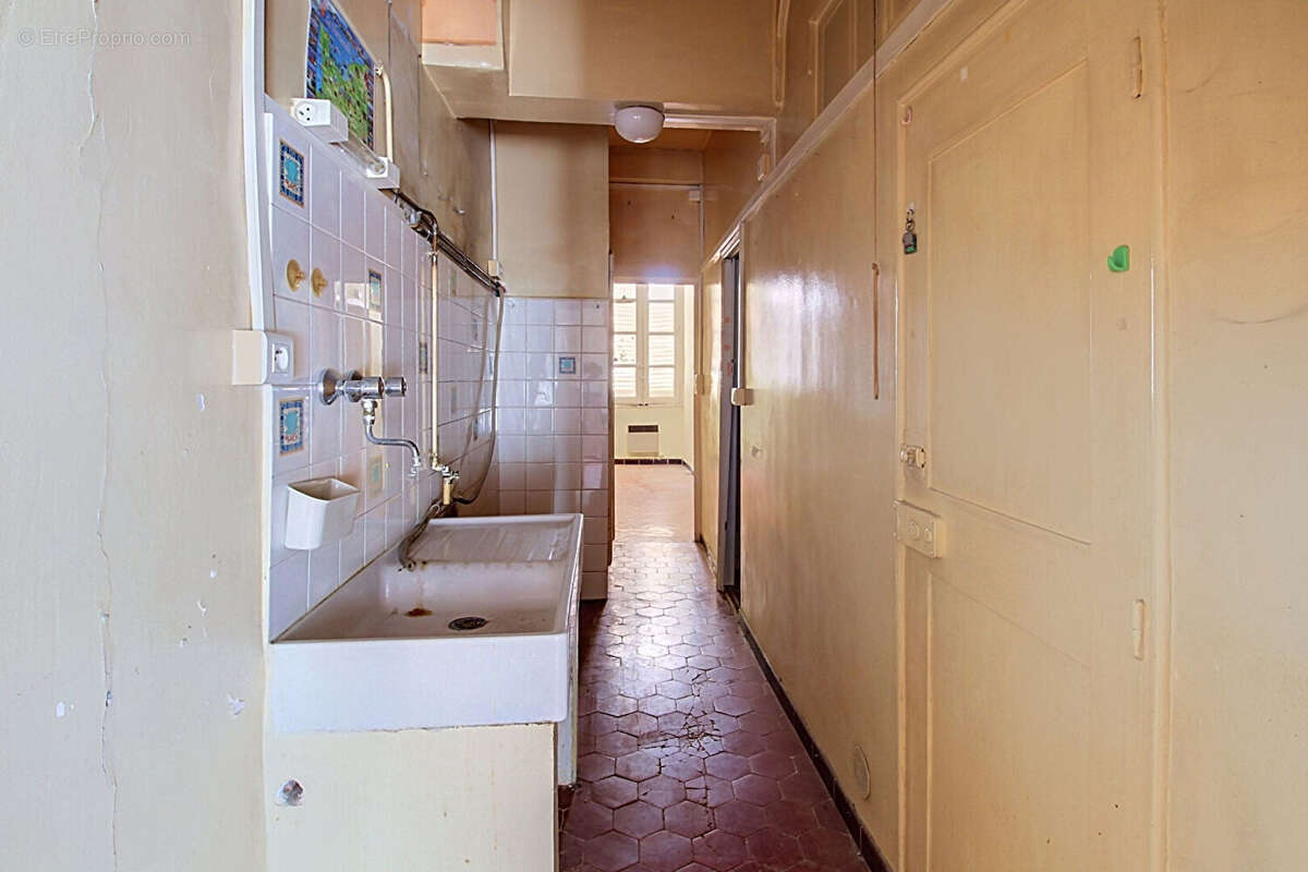 EXCLUSIVITE ! A VENDRE DRAGUIGNAN studio + appartement T2 + combles + cave - photo 5