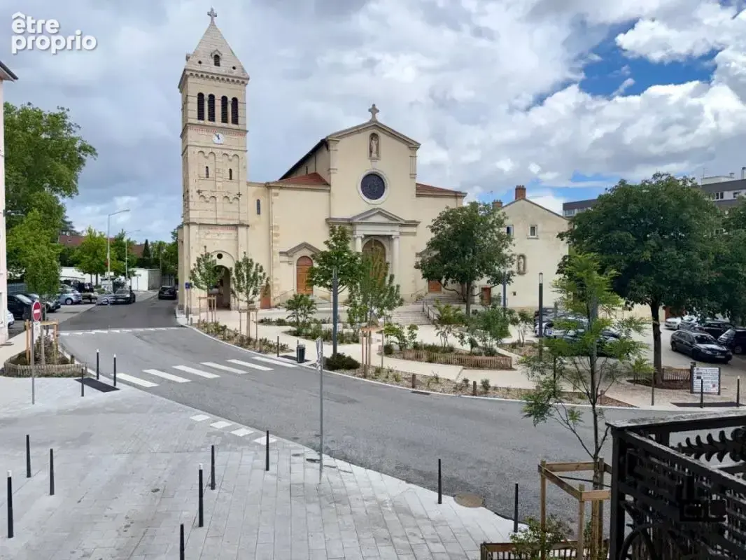 T5 en plein cœur du Village de Sainte Foy les Lyon - photo 9