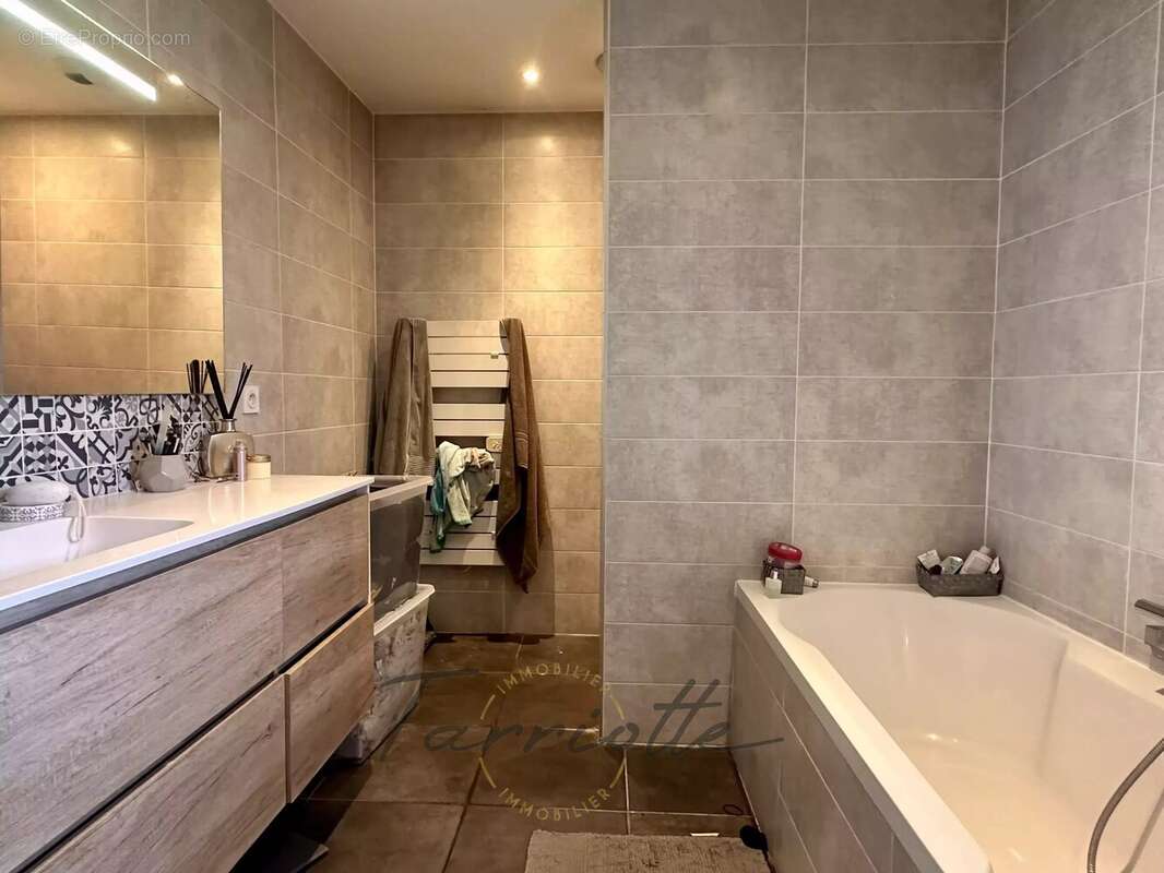 Maison à MALATAVERNE