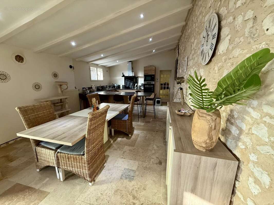 Maison à ROUFFIGNAC-DE-SIGOULES