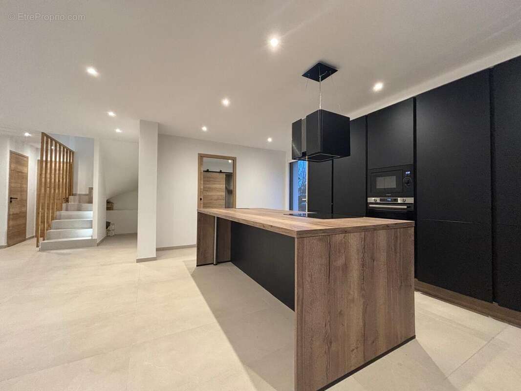 Maison à CRANVES-SALES