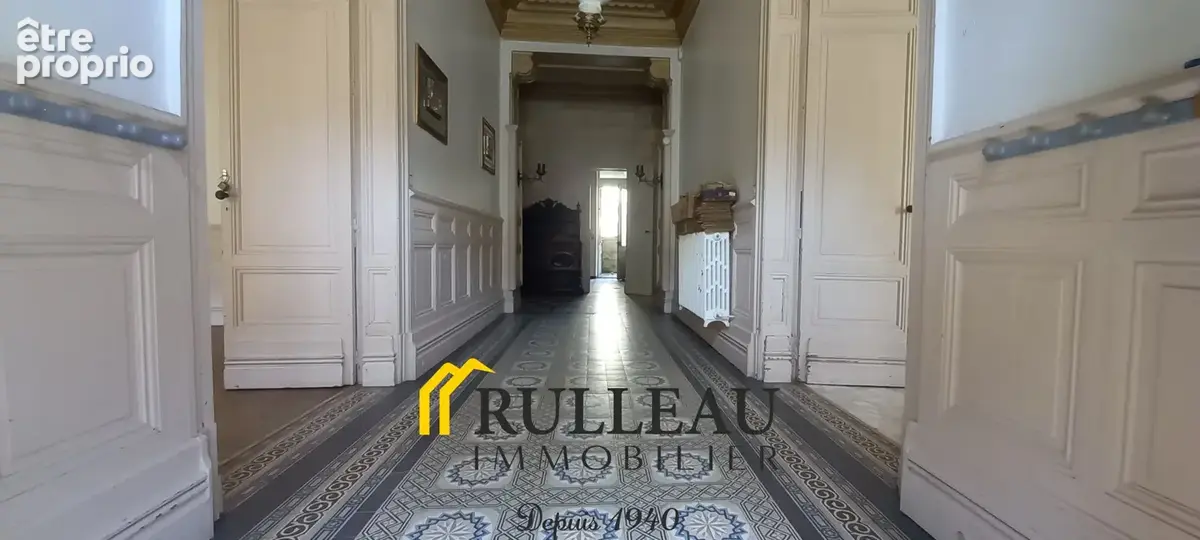 Ensemble immobilier 320 m2 avec dépendances en centre-ville de Saint-Savin - photo 3