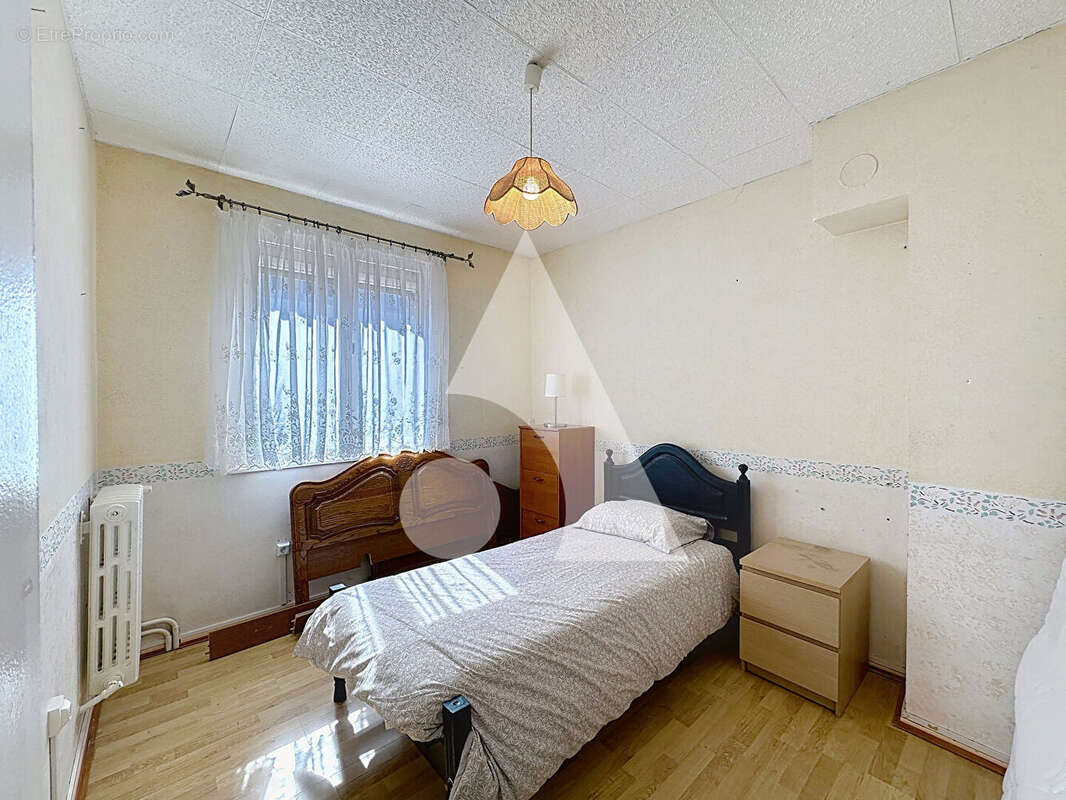 Maison à QUIEVRECHAIN