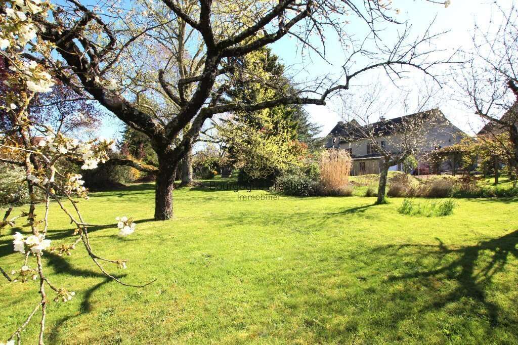 Authentique maison de famille en bourgogne de 263 m² avec 5 chambres - parc arbore de 3 041 m² et  dependances - photo 2