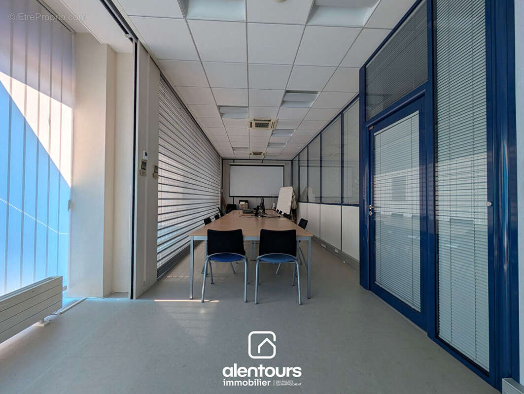 Bureaux  184 m2 - photo 7