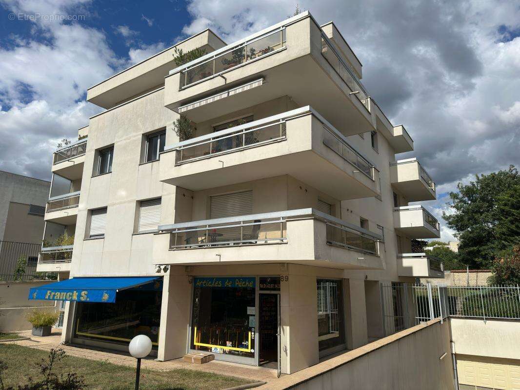 Autre à SAINT-MAUR-DES-FOSSES