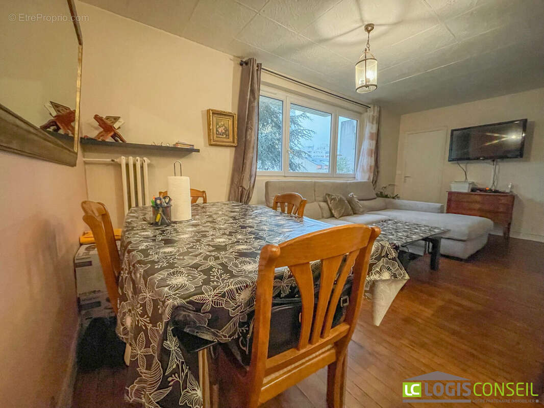 Appartement à MONTROUGE