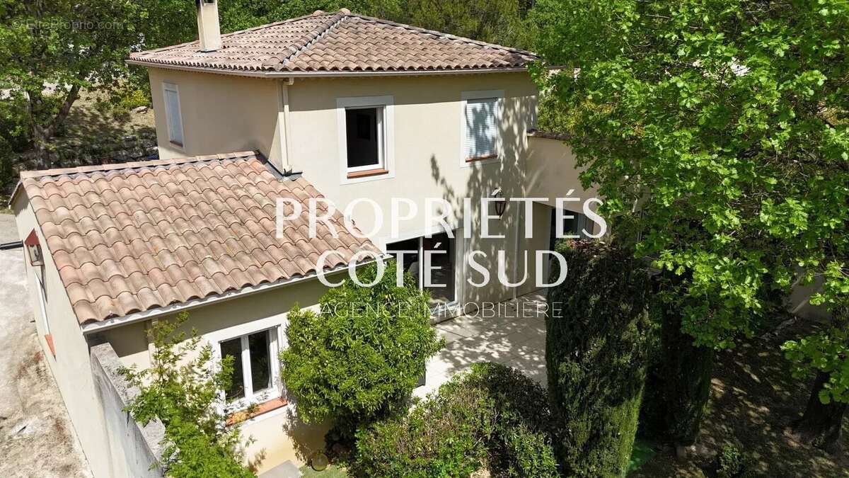 Maison à LAUDUN-L'ARDOISE