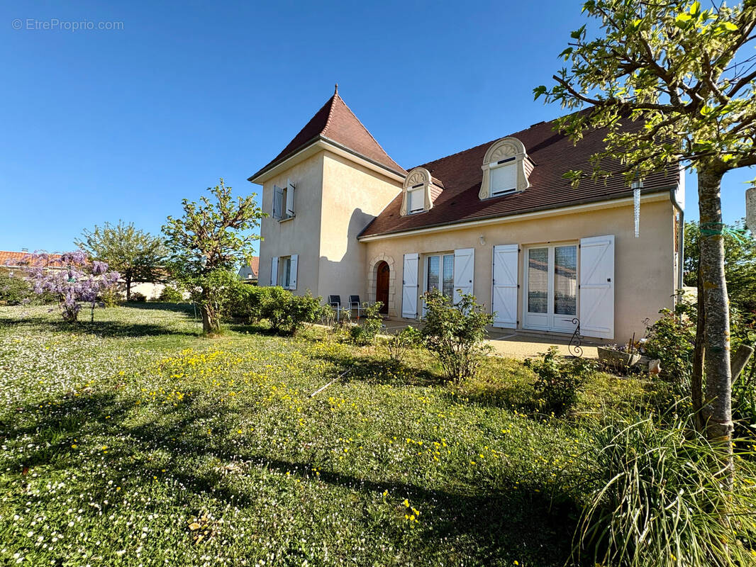 Maison à TERRASSON-LAVILLEDIEU