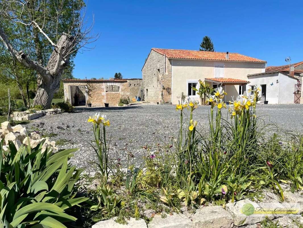 Maison à AIGRE