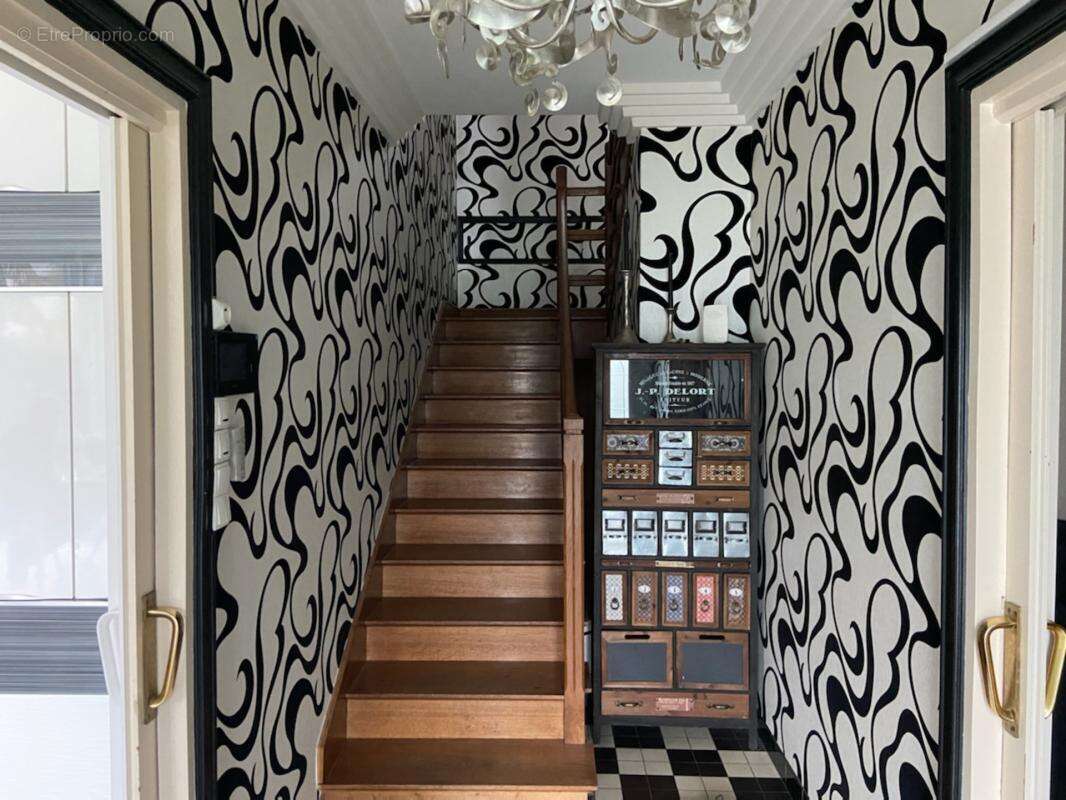 Lucon coeur de ville agreable maison art deco 5 chambres avec piscine et annexes sur 1296m² clos - photo 3