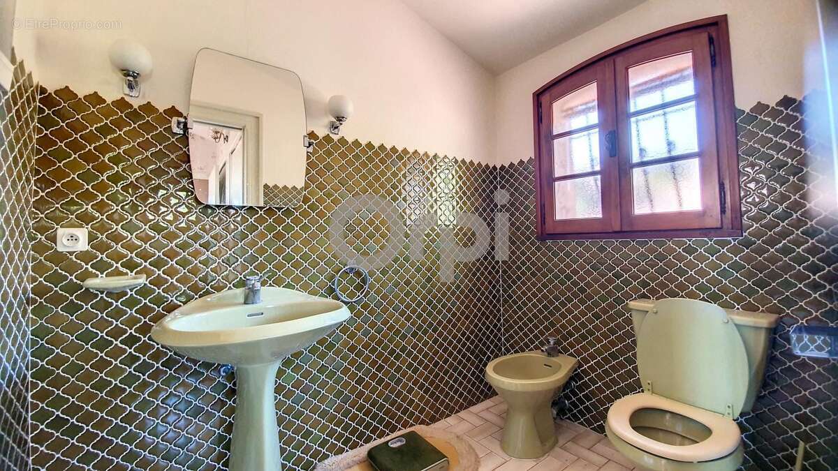 Terrain à ROQUEBRUNE-SUR-ARGENS