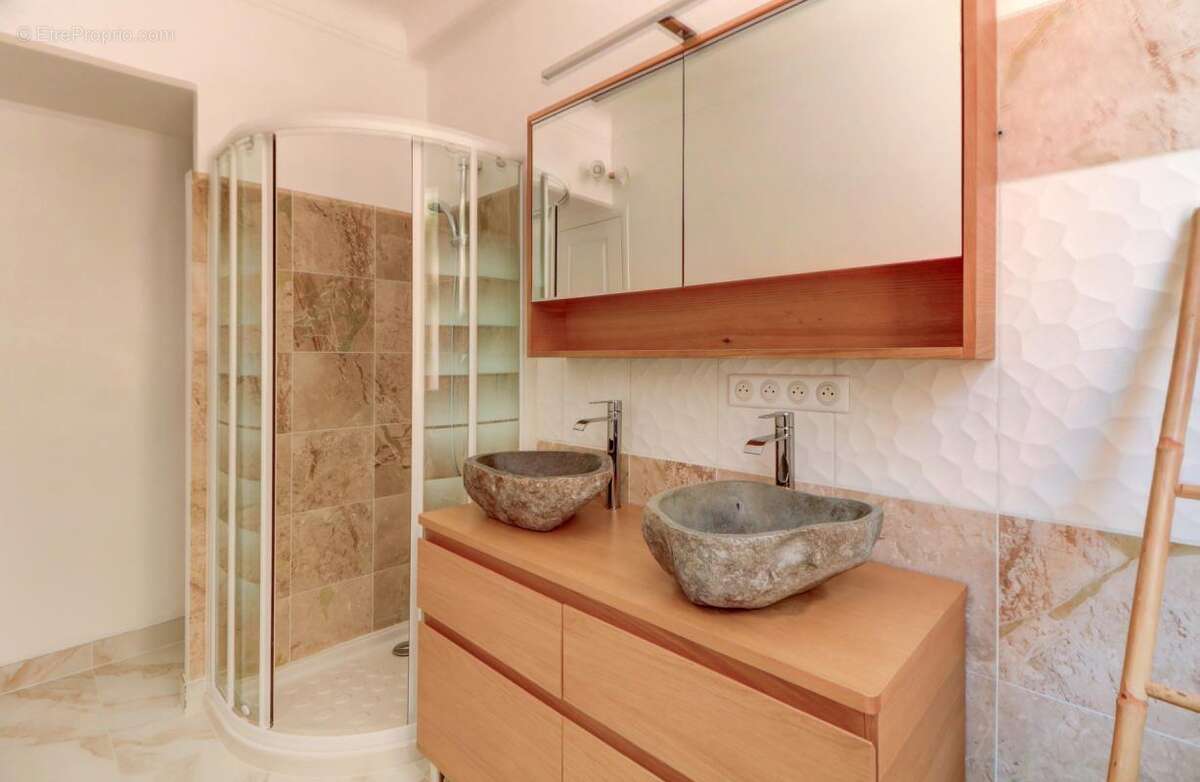 Appartement à ROQUEBRUNE-CAP-MARTIN