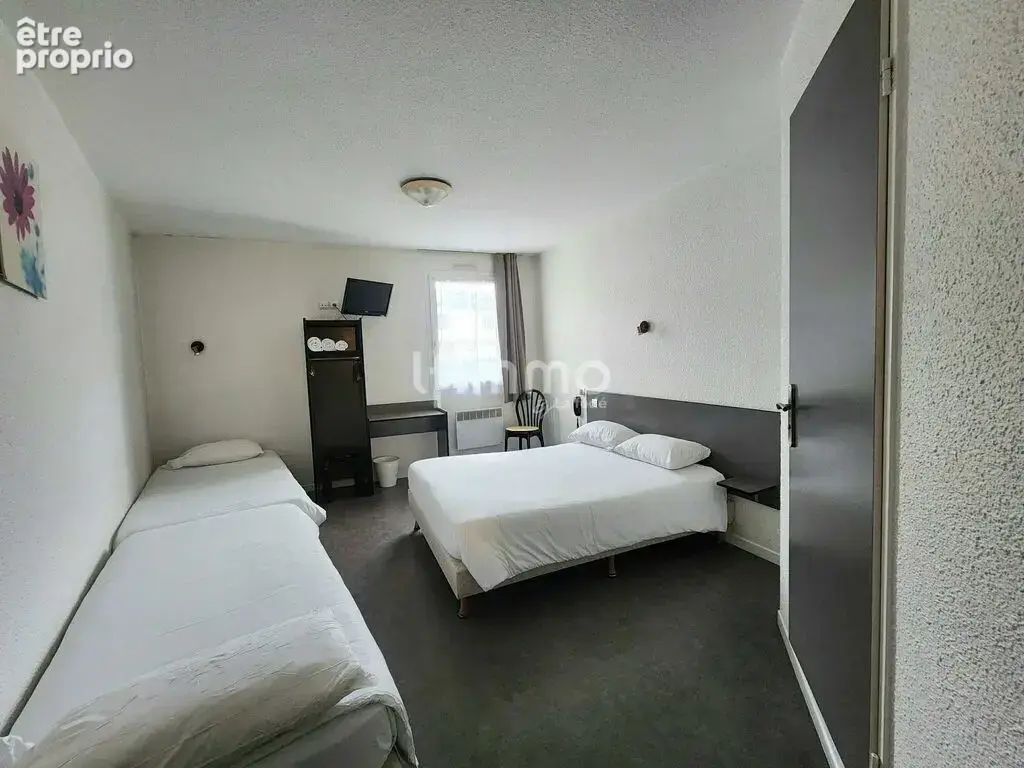 Murs et fonds – Hôtel 35 chambres - photo 8