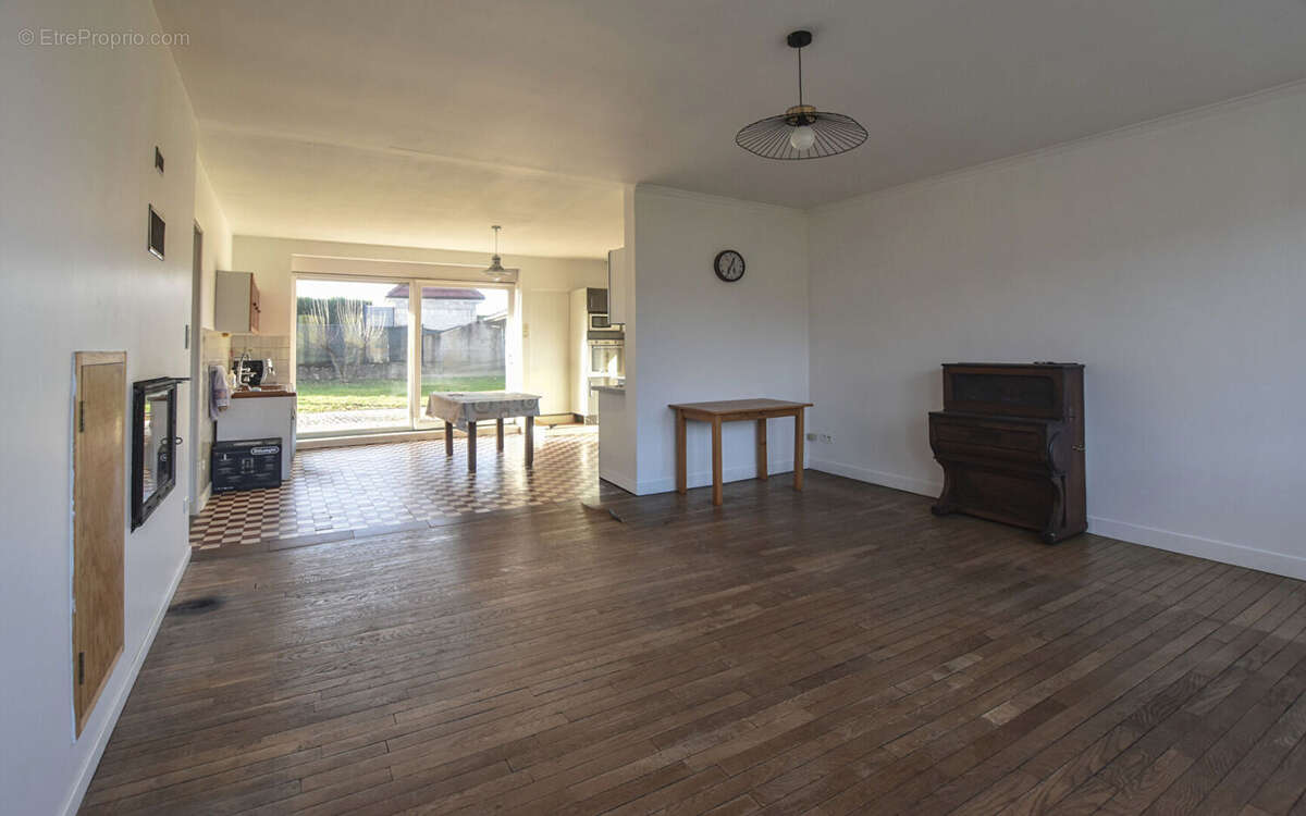Devecey : Grande maison 248 m² sur 2016 m² de terrain avec dépendances - photo 6