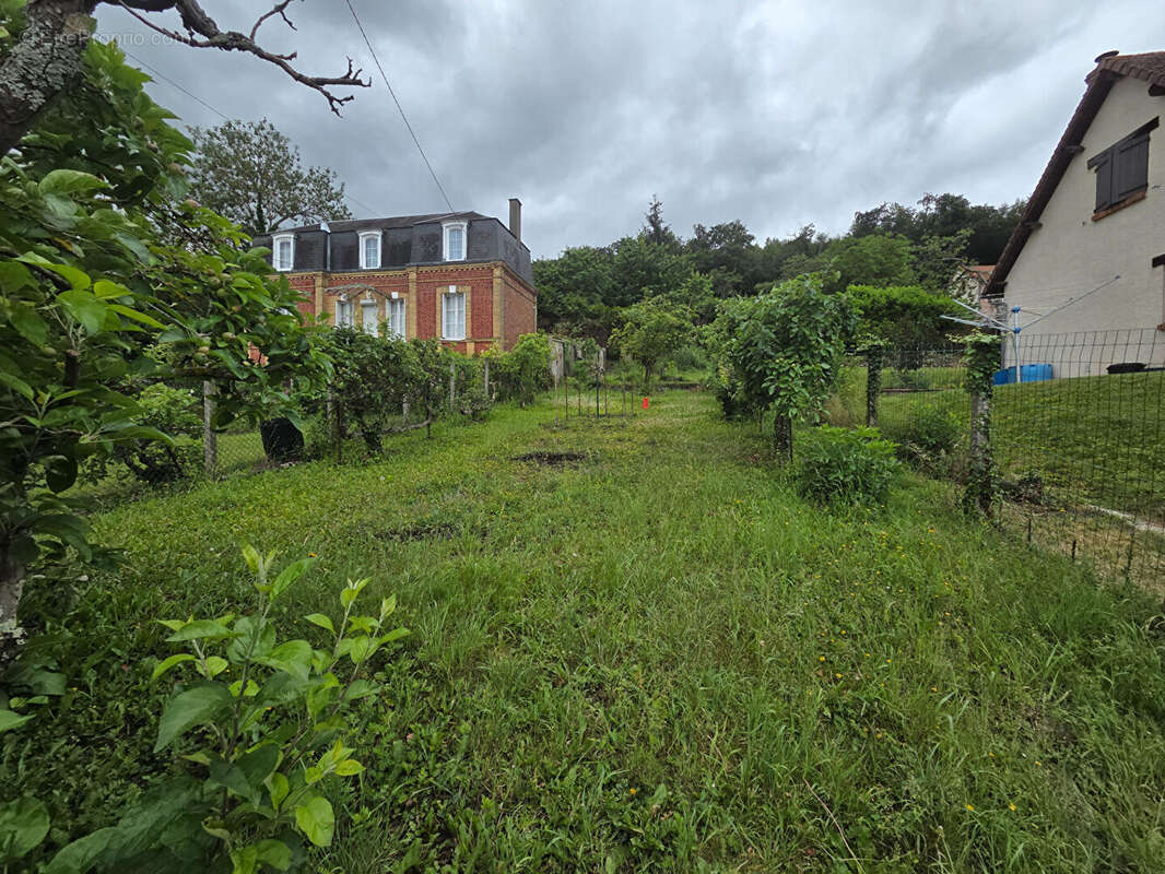 Terrain à CAUDEBEC-LES-ELBEUF