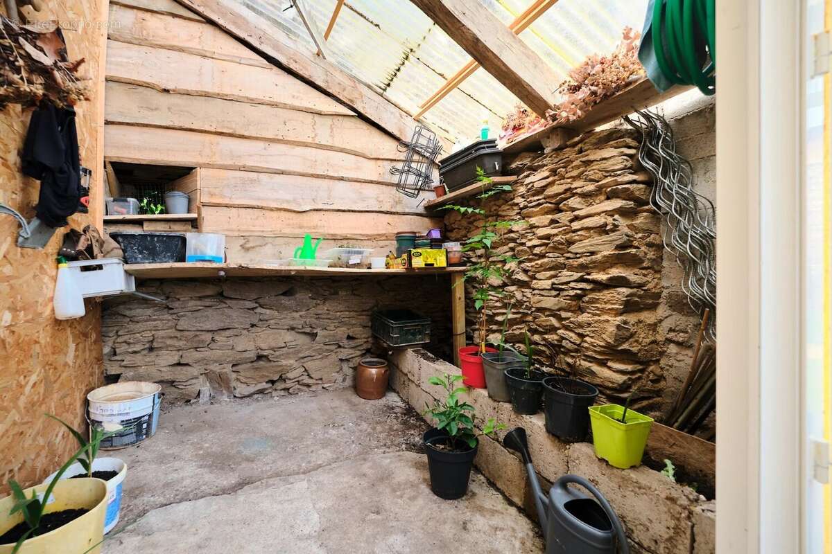 Maison en pierre écoénergétique avec potentiel de revenus, piscine et superbes jardins - photo 15