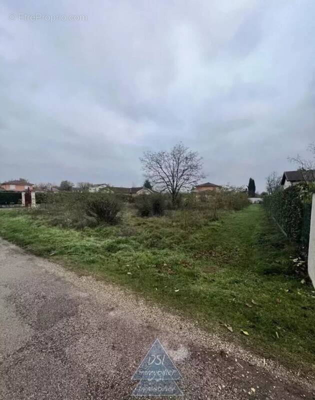 Terrain à SAINT-MAURICE-DE-GOURDANS