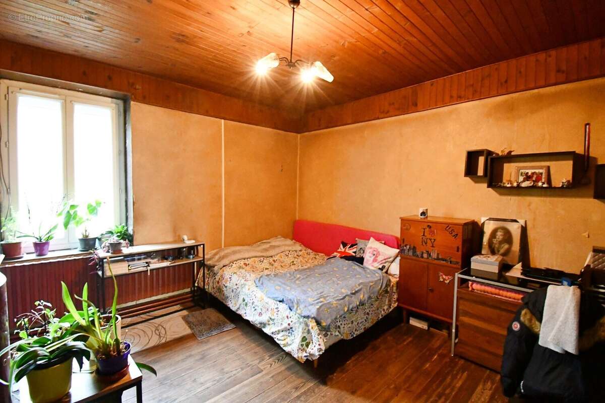 Maison à LA CELLE-EN-MORVAN